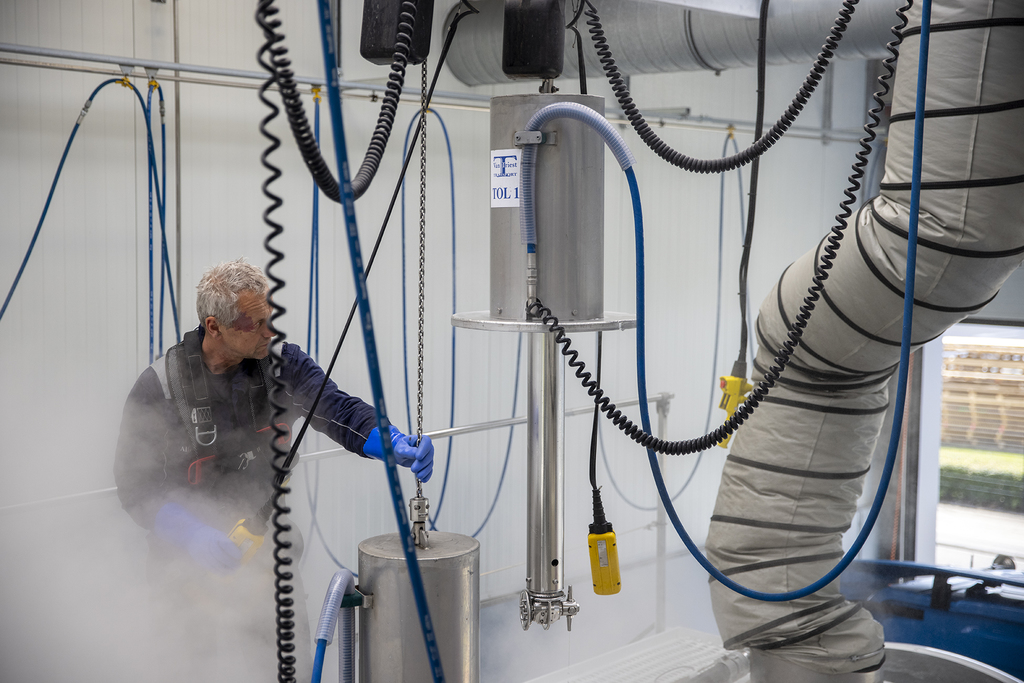 TANK CLEANING TIEL, tot uw dienst foto 0