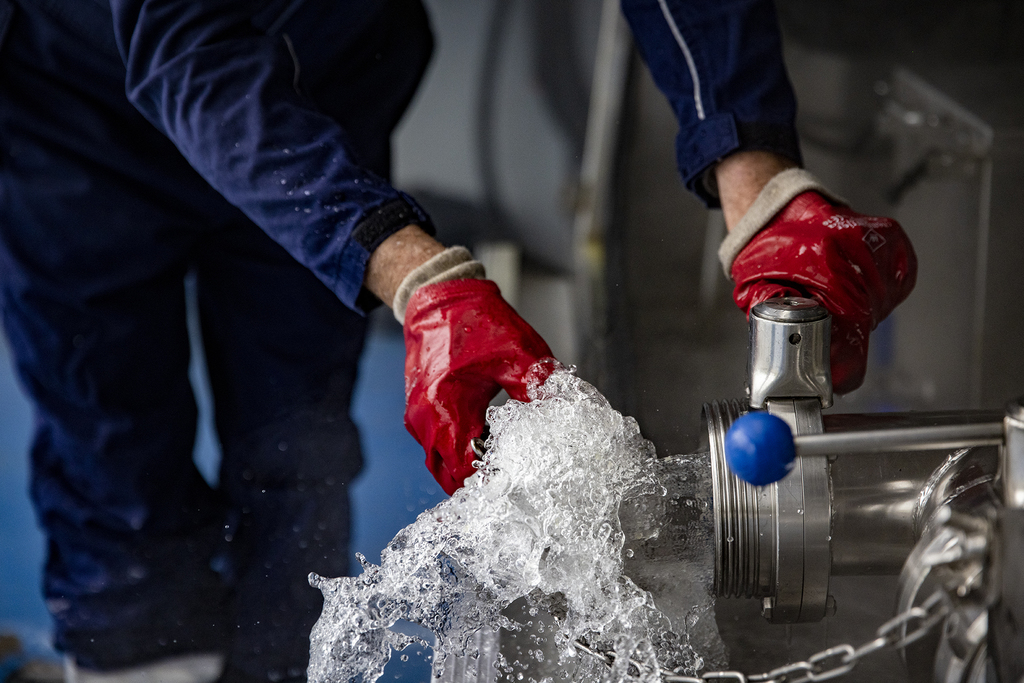 TANK CLEANING TIEL, tot uw dienst foto 2